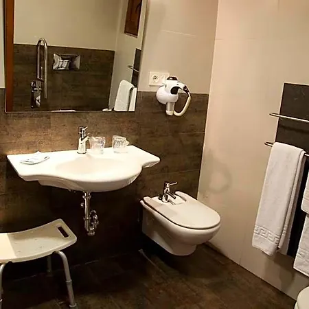 Hotell Alfonso Ix 2*